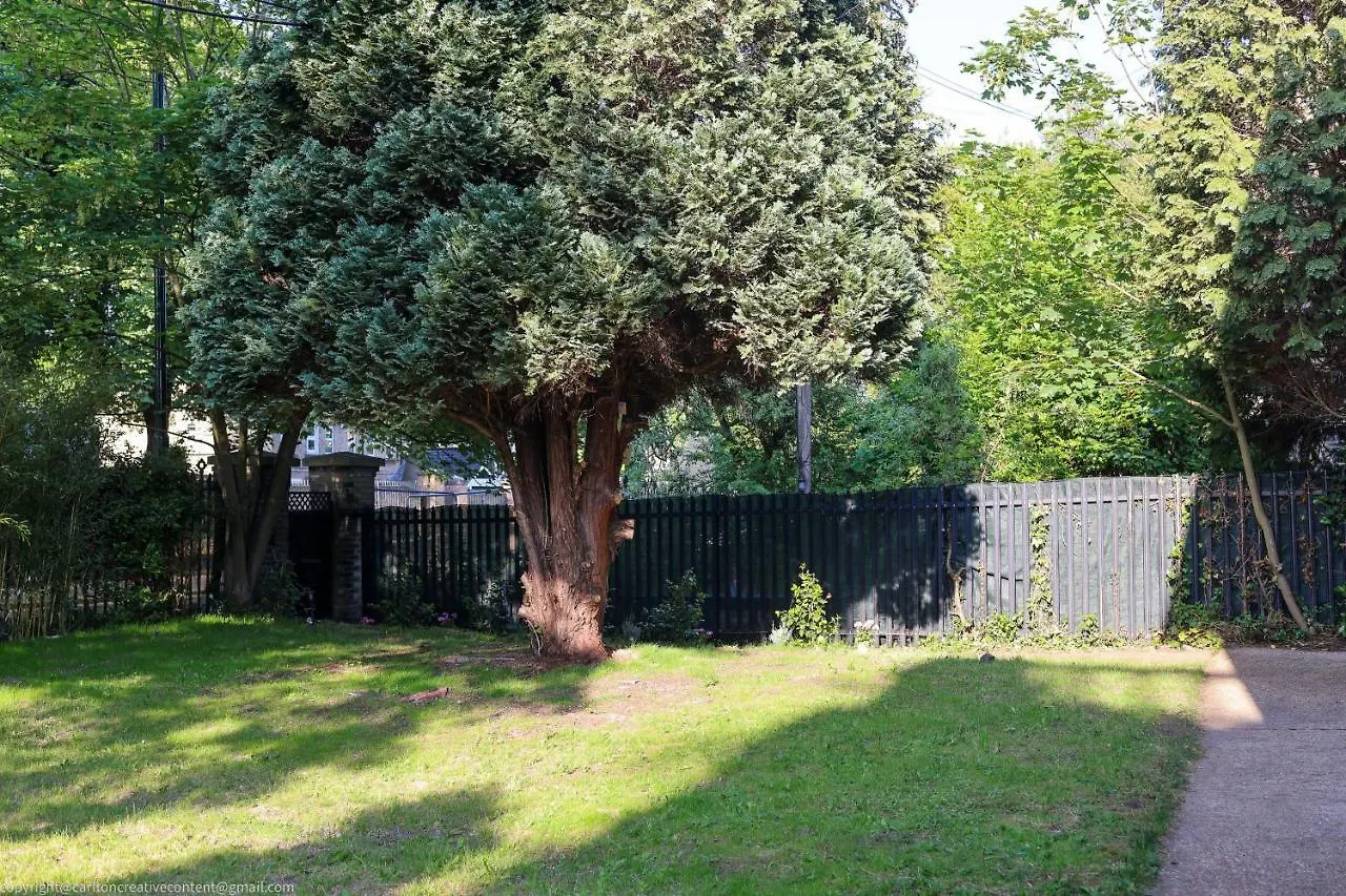 Chalet The Water Works Cottage London